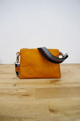 ショルダーバッグ　BORSA　modello　TASCA　