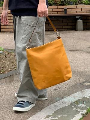ショルダーバッグ　BORSA　modello　BUSTA
