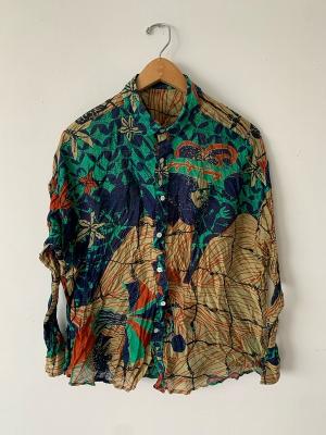 長袖シャツ　さかなのせかい　よる